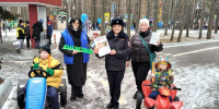 Школа дорожной безопасности: уроки для детей и родителей организовали в парке «Елочки» - Regions.Ru