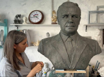 Ученики школы искусств создают памятник летчику-герою из Домодедова