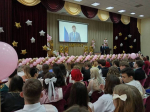 Для выпускников Домодедова развернули красную дорожку и сделали свой бриг «Алые паруса»