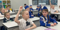 Как в Ямской школе учат детей безопасно добираться до школы с помощью игры - Regions.Ru