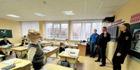 В Домодедово сотрудники Госавтоинспекции провели урок по ПДД для детей с ограниченными возможностями здоровья - Администрация г. Домодедово