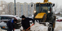 Снег убирают во дворах и на улицах: где сегодня работает техника - Regions.Ru
